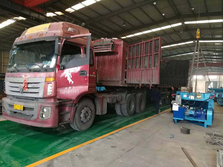 山東東達4臺往復式給煤機裝車(chē)發(fā)往山西