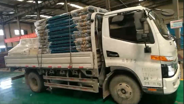 一批無(wú)壓風(fēng)門(mén)在山東東達機電生產(chǎn)車(chē)間生產(chǎn)完成，裝車(chē)發(fā)貨