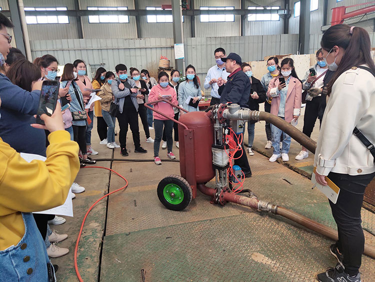 我公司組織電商部門(mén)所有員工進(jìn)行產(chǎn)品培訓